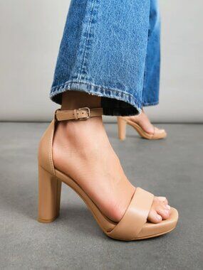 Joy Dress Sandal in Creme Brulee Leather (Size 10)